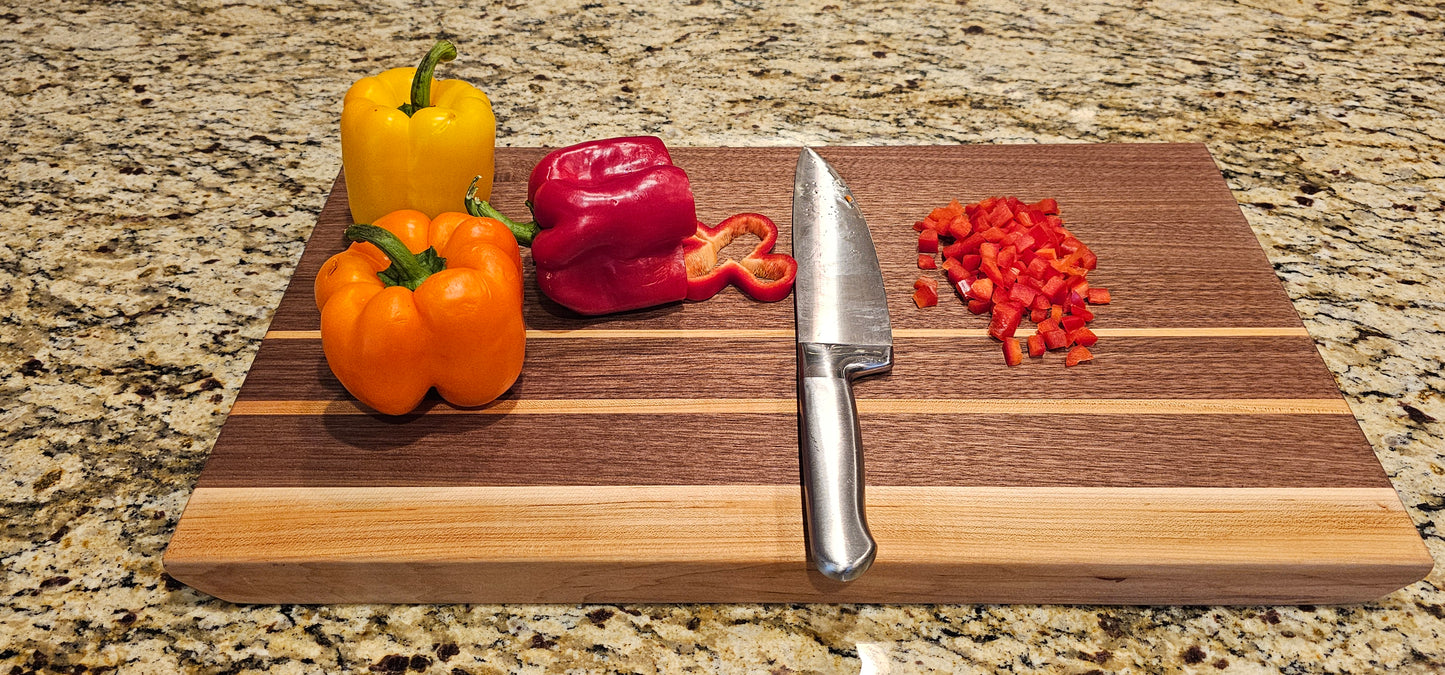 Cutting Board Made of Black Walnut & Hard Maple